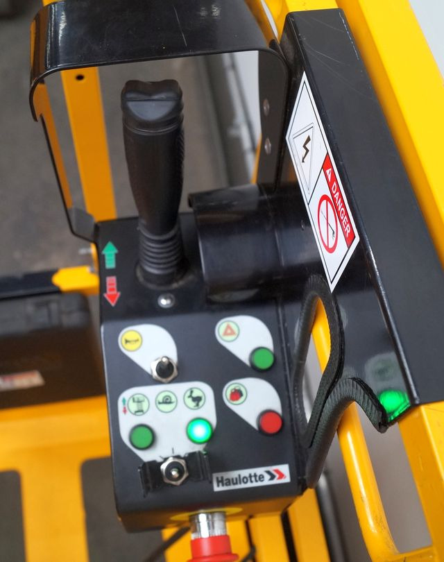 Haulotte Compact 10N - Scissor lift: picture 4 Haulotte Compact 10N - Scissor lift: picture 4