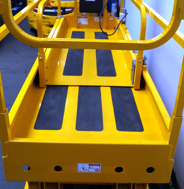 Haulotte Compact 10N - Scissor lift: picture 3 Haulotte Compact 10N - Scissor lift: picture 3