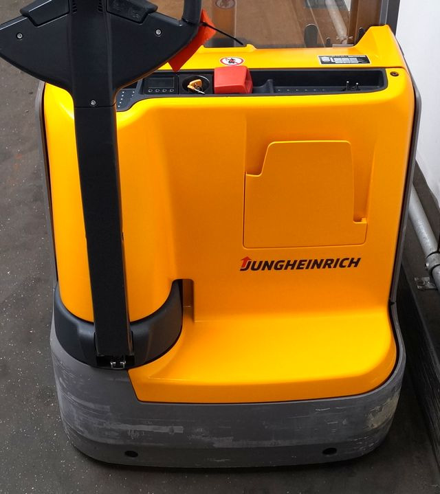 Jungheinrich EJC112 - Stacker: picture 3 Jungheinrich EJC112 - Stacker: picture 3
