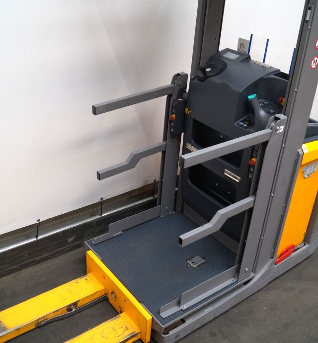 Jungheinrich EKS110 - Order picker: picture 3 Jungheinrich EKS110 - Order picker: picture 3