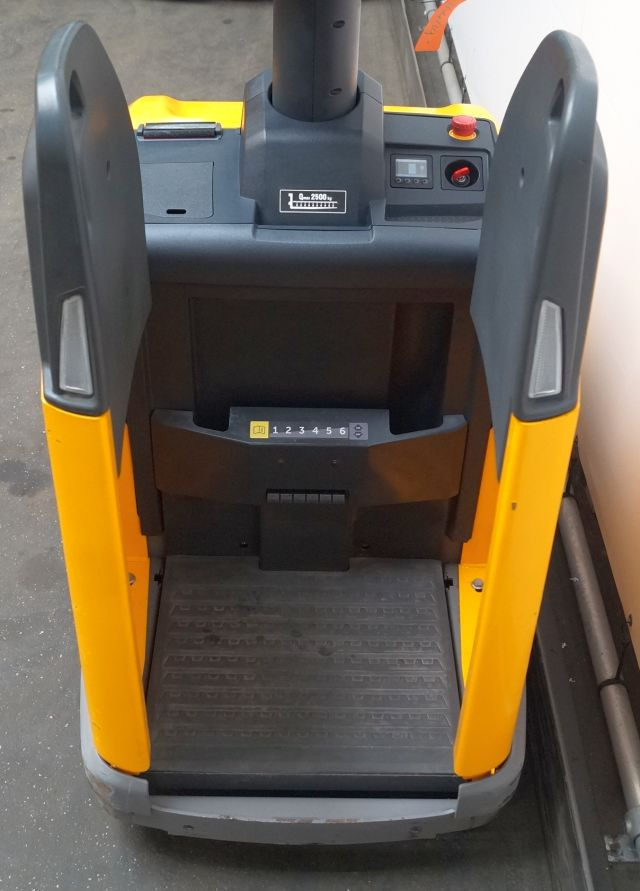 Jungheinrich ERE225 - Pallet truck: picture 3 Jungheinrich ERE225 - Pallet truck: picture 3