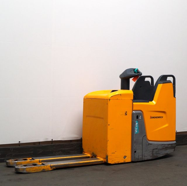 Pallet truck Jungheinrich ERE225: picture 1