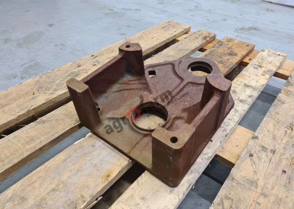 OBUDOWA PTO R93494 JOHN DEERE 7600 7700 7800 - Gearbox: picture 1 OBUDOWA PTO R93494 JOHN DEERE 7600 7700 7800 - Gearbox: picture 1