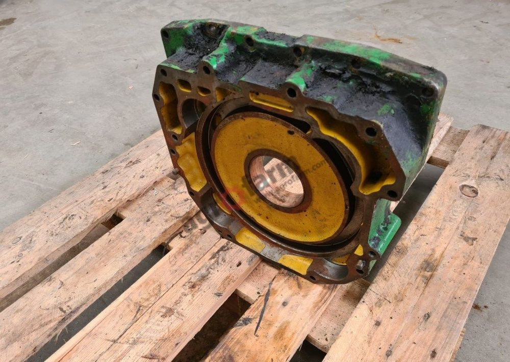 OBUDOWA SKRZYNI R124437 JOHN DEERE 7600 7700 7800 - Gearbox: picture 2 OBUDOWA SKRZYNI R124437 JOHN DEERE 7600 7700 7800 - Gearbox: picture 2