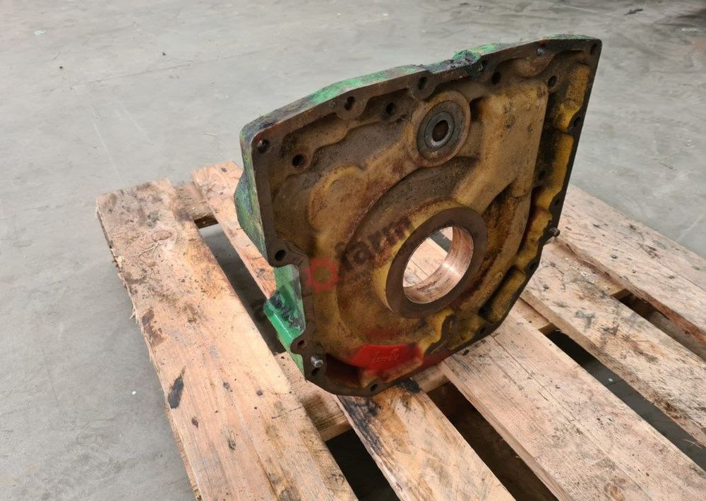 OBUDOWA SKRZYNI R124437 JOHN DEERE 7600 7700 7800 - Gearbox: picture 1 OBUDOWA SKRZYNI R124437 JOHN DEERE 7600 7700 7800 - Gearbox: picture 1