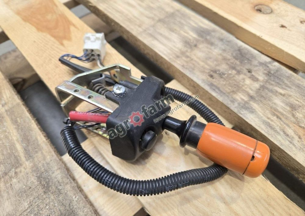 Przełącznik rewersu Valtra T171, T181, T191, 8550 - Electrical system: picture 1 Przełącznik rewersu Valtra T171, T181, T191, 8550 - Electrical system: picture 1