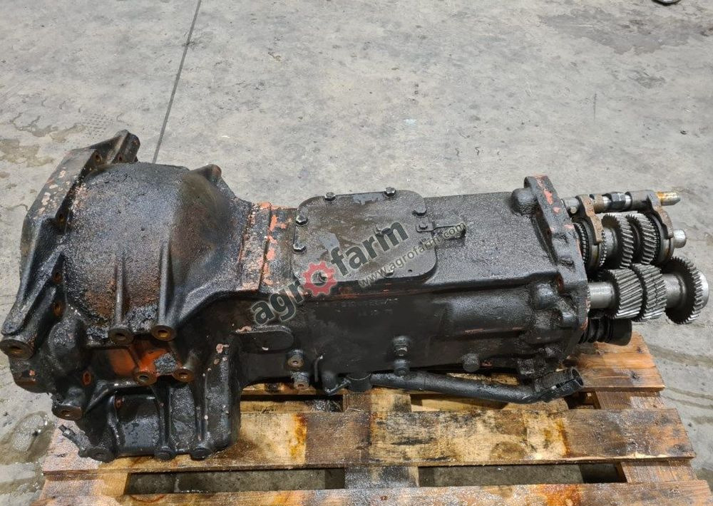 Skrzynia biegów Deutz Fahr Agroplus 70 0104639020 - Gearbox: picture 4 Skrzynia biegów Deutz Fahr Agroplus 70 0104639020 - Gearbox: picture 4