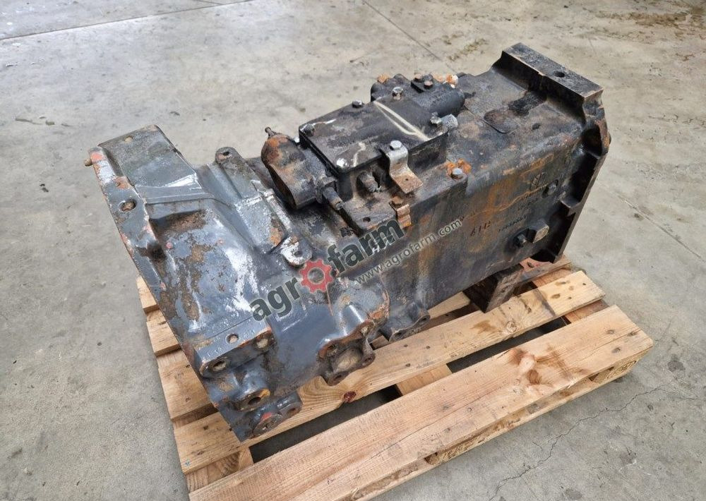Skrzynia biegów New Holland TS100 - Gearbox: picture 1 Skrzynia biegów New Holland TS100 - Gearbox: picture 1
