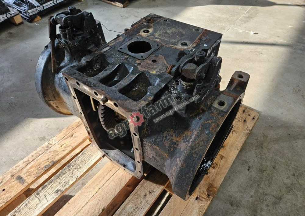 TYLNY MOST DEUTZ FAHR AGROTRON 80 - Transmission: picture 4 TYLNY MOST DEUTZ FAHR AGROTRON 80 - Transmission: picture 4