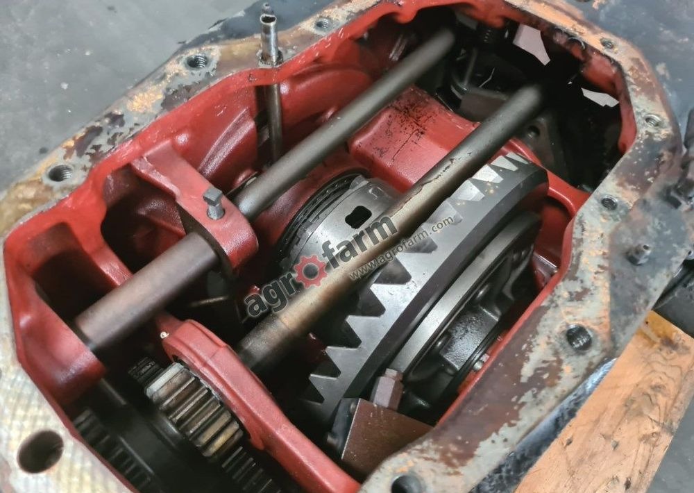 TYLNY MOST RENAULT ARES 556 0300B04 - Transmission: picture 4 TYLNY MOST RENAULT ARES 556 0300B04 - Transmission: picture 4