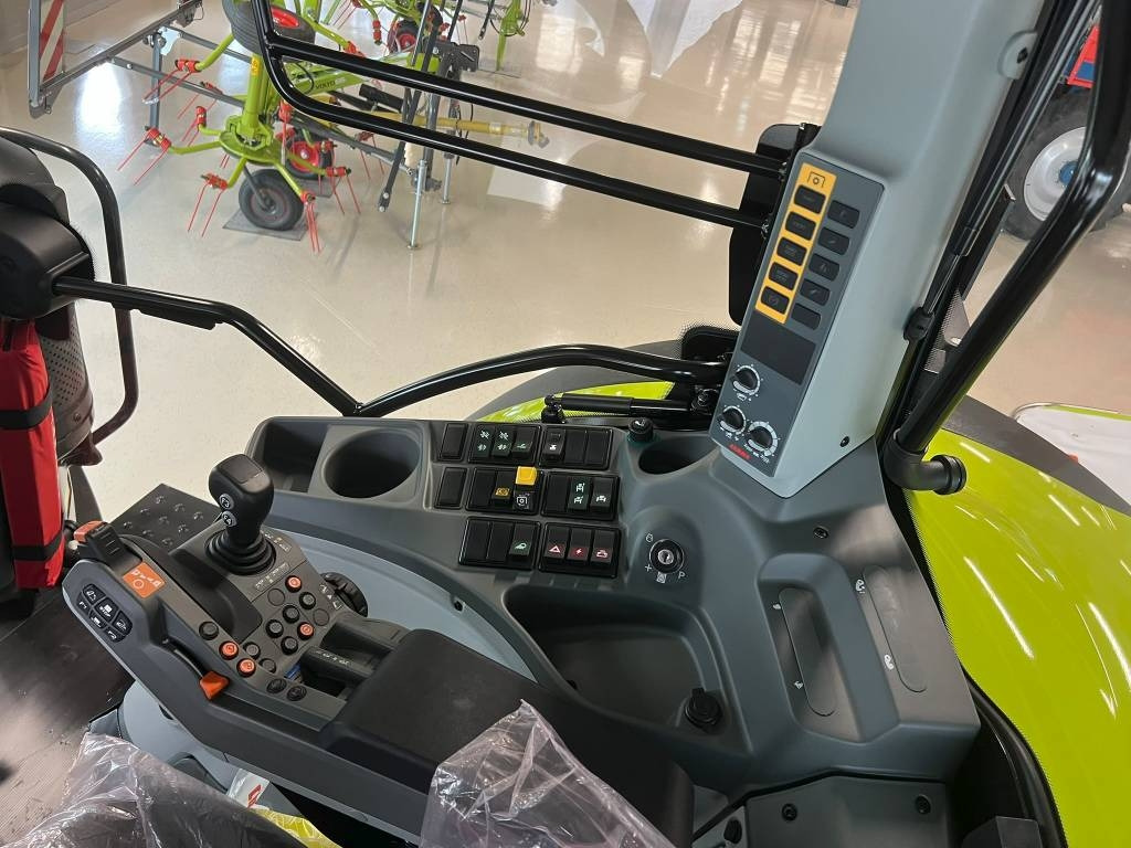 Claas Arion 530 - Farm tractor: picture 5 Claas Arion 530 - Farm tractor: picture 5