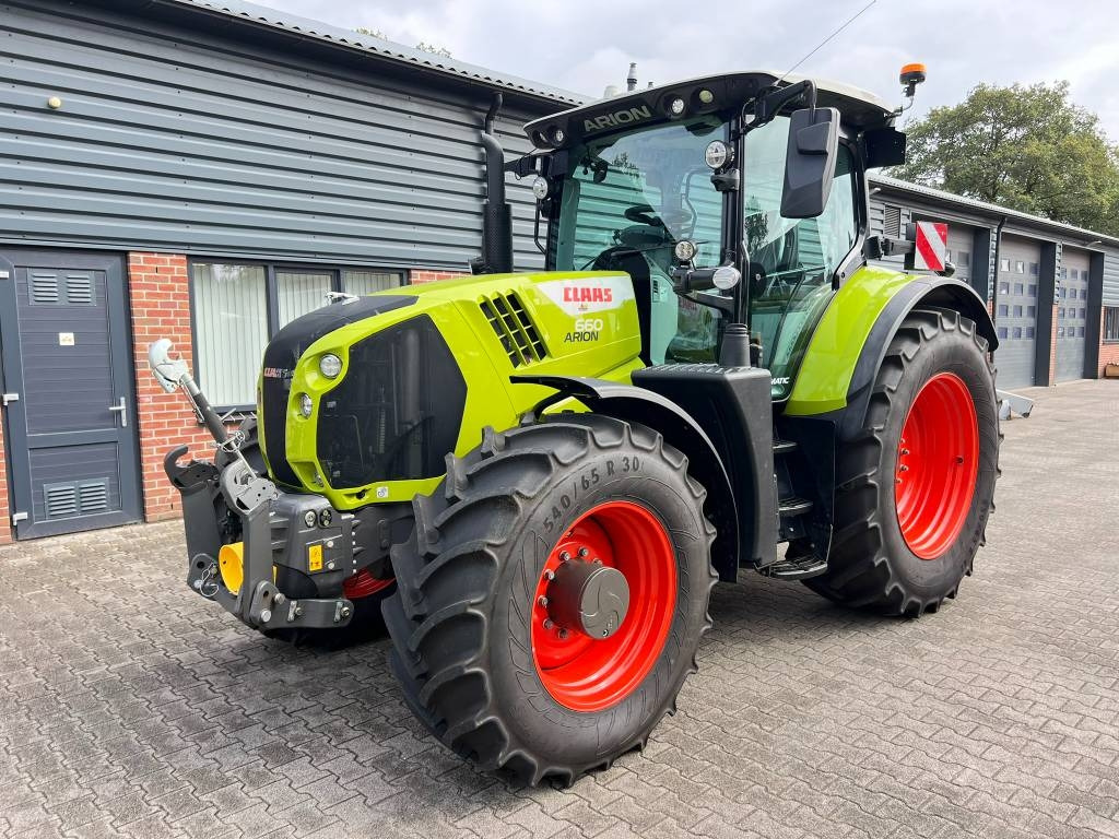 Claas Arion 660 - Farm tractor: picture 1 Claas Arion 660 - Farm tractor: picture 1