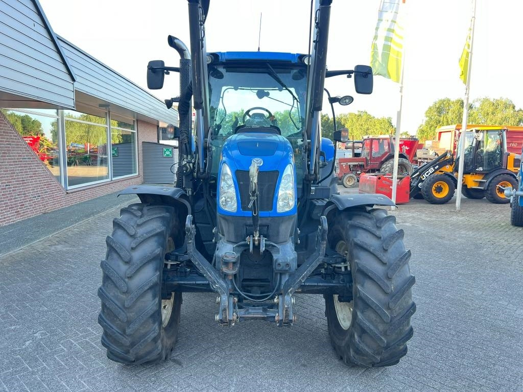 Farm tractor New Holland T 6.155: picture 8