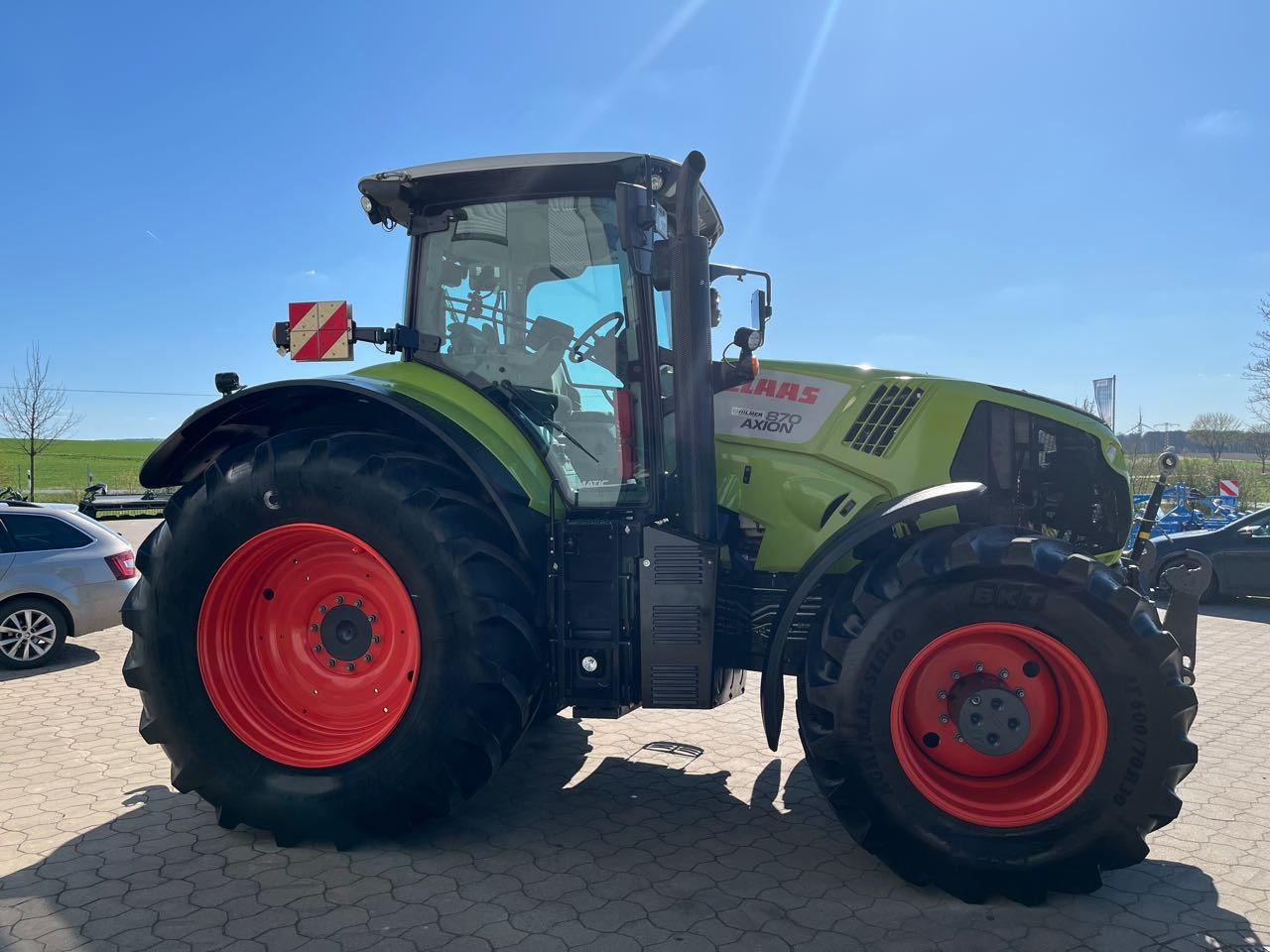 CLAAS Axion 870 C-Matic - Farm tractor: picture 3 CLAAS Axion 870 C-Matic - Farm tractor: picture 3