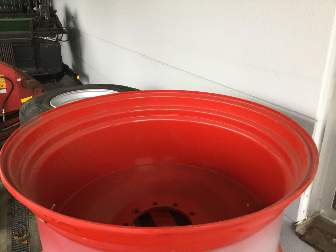 Felgen 23x42, Spur 2050mm , Fendt 900 - Rim: picture 1 Felgen 23x42, Spur 2050mm , Fendt 900 - Rim: picture 1