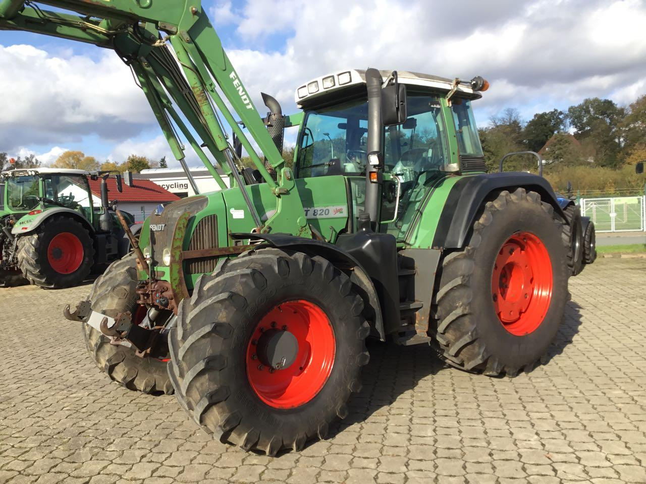 Farm tractor Fendt 820 Vario: picture 7