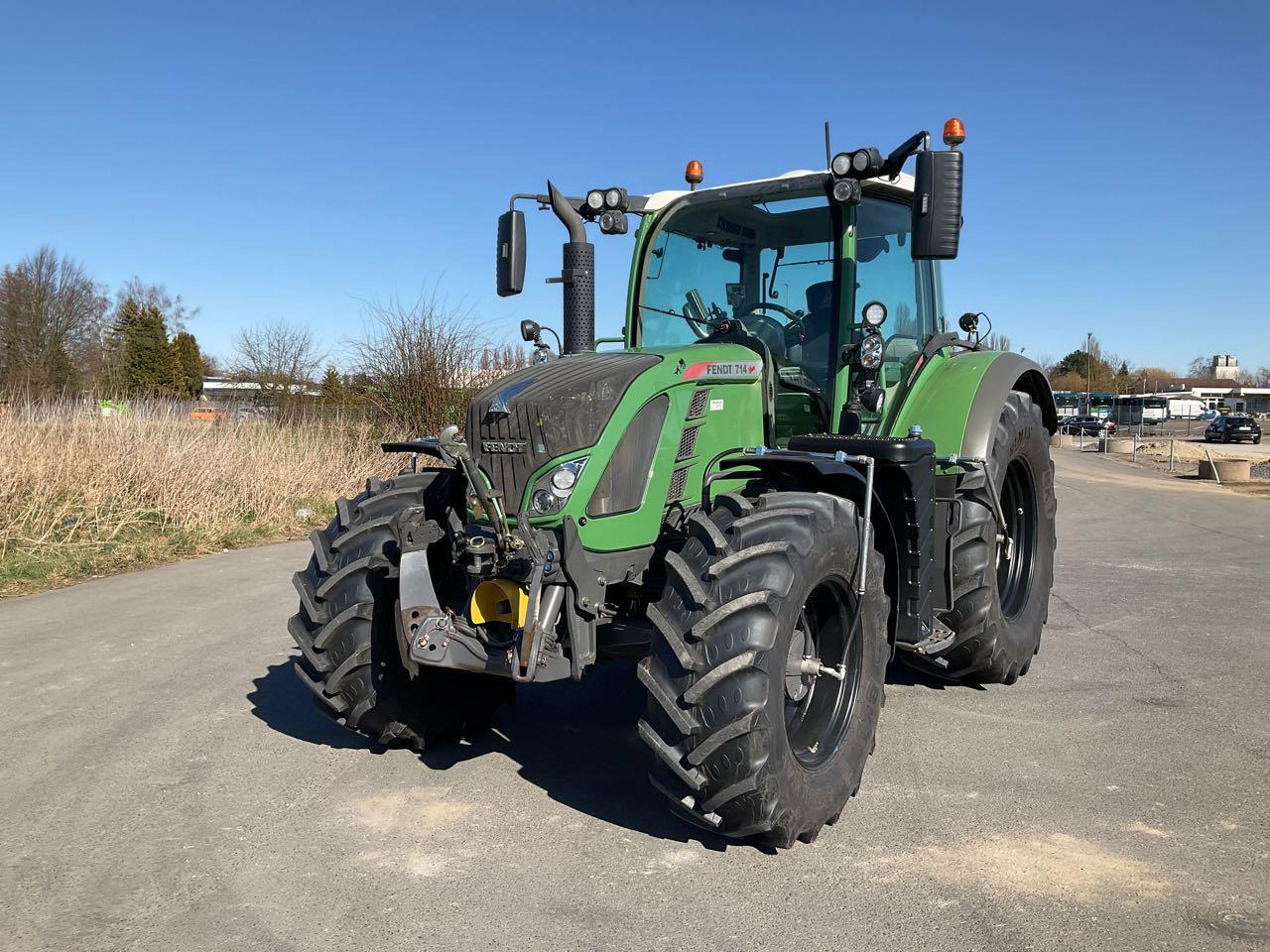 Fendt Vario 714 SCR Profi Plus - Farm tractor: picture 2 Fendt Vario 714 SCR Profi Plus - Farm tractor: picture 2