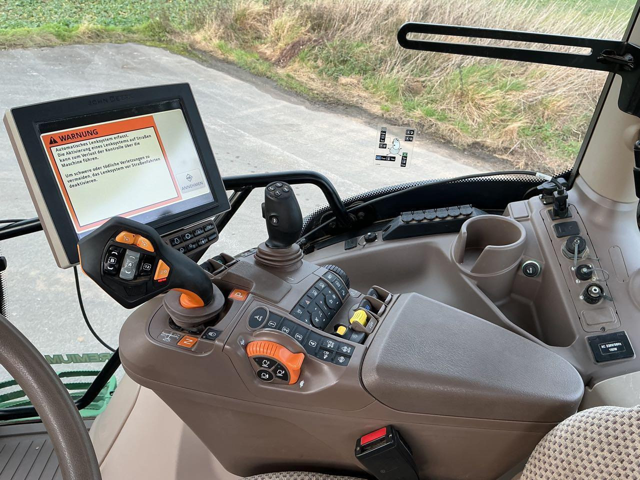 John Deere 6145 R Premium - Farm tractor: picture 3 John Deere 6145 R Premium - Farm tractor: picture 3