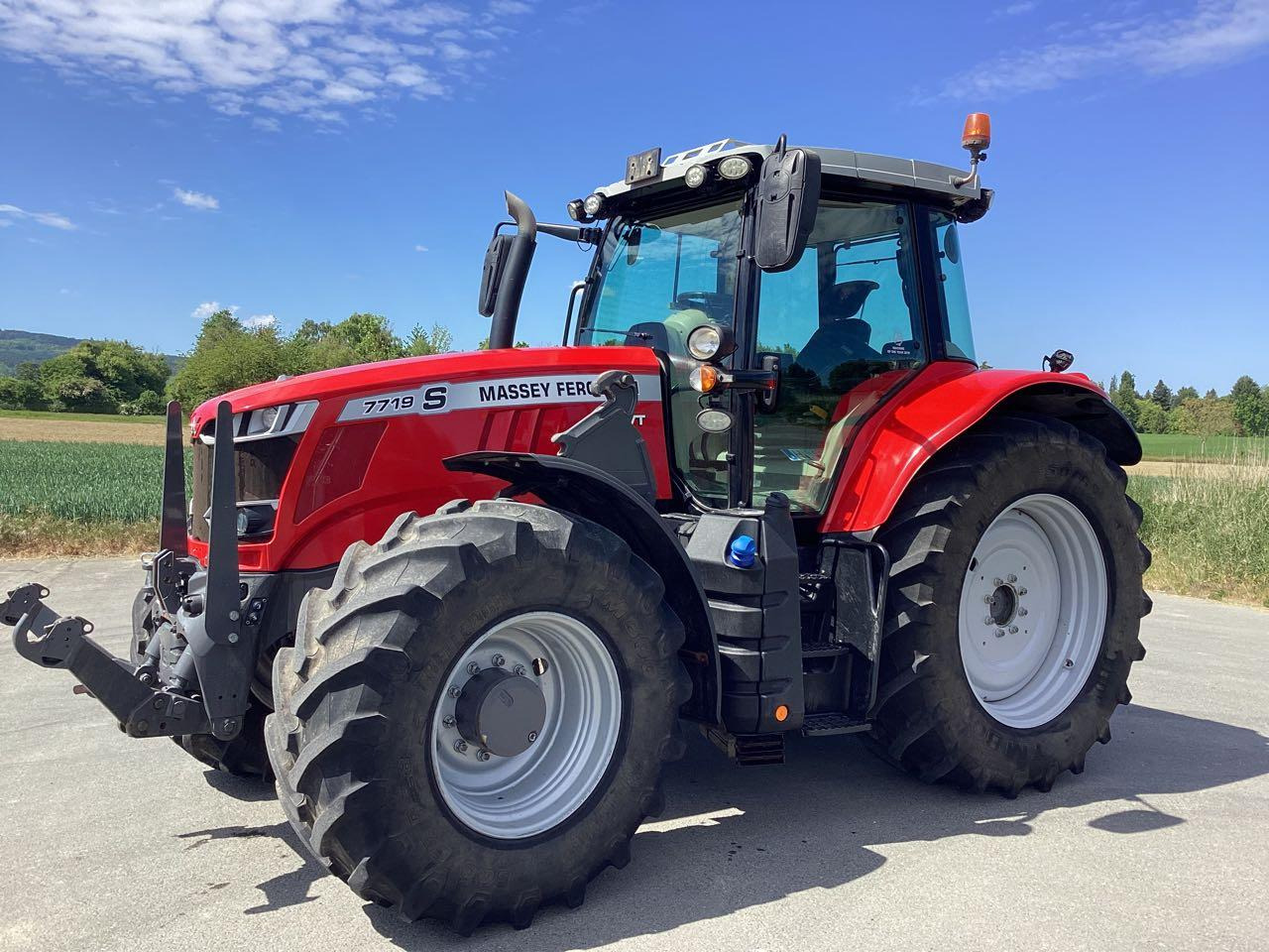Massey Ferguson 7719 Dyna VT - Farm tractor: picture 1 Massey Ferguson 7719 Dyna VT - Farm tractor: picture 1