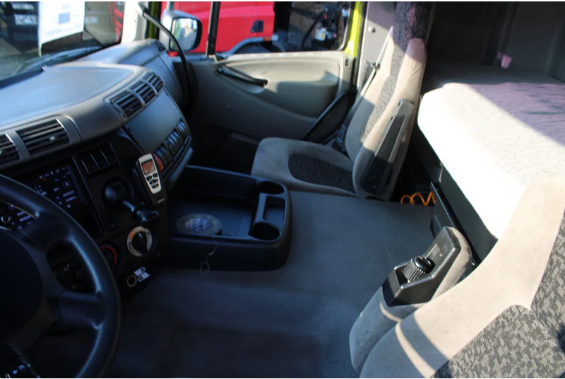Interior photo 1: Refrigerator truck DAF CF 65.250 HEATING TRUCK + EURO 5 + 19T + LIFT