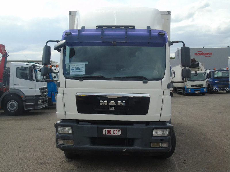 Box truck MAN TGM 15.250 + MANUAL + EURO 5 + LIFT: picture 12