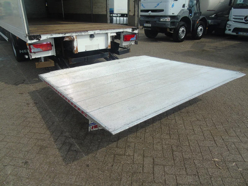 Box truck MAN TGM 15.250 + MANUAL + EURO 5 + LIFT: picture 9