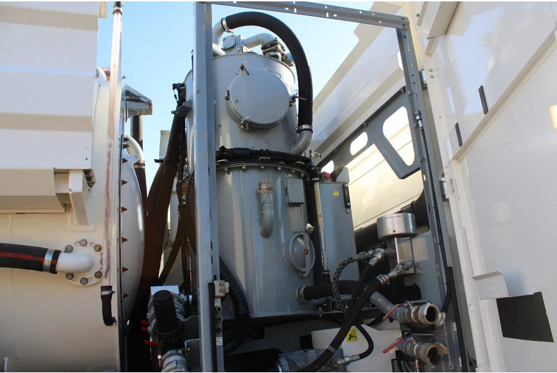 Vacuum truck MAN TGM 26.340 + RIVARD 11.8M3 + PUMP + EURO 6: picture 12 Vacuum truck MAN TGM 26.340 + RIVARD 11.8M3 + PUMP + EURO 6: picture 12