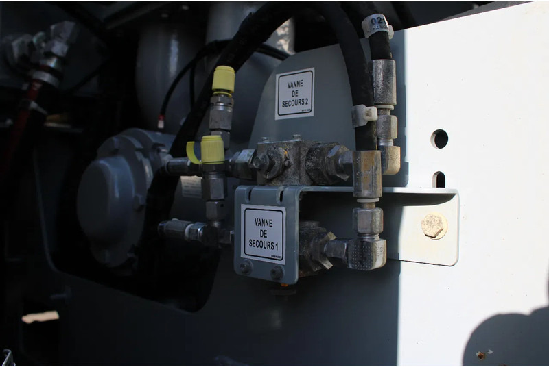 Vacuum truck MAN TGM 26.340 + RIVARD 11.8M3 + PUMP + EURO 6: picture 11 Vacuum truck MAN TGM 26.340 + RIVARD 11.8M3 + PUMP + EURO 6: picture 11