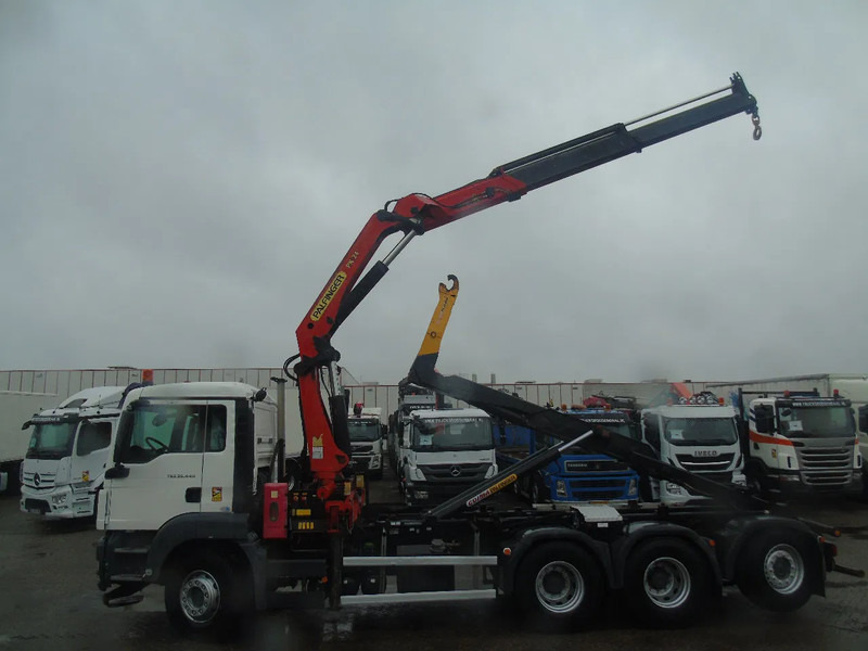MAN TGS 35.440 + PALFINGER 24500 + 8X4 + EURO 5 + REMOTE - Crane truck: picture 2 MAN TGS 35.440 + PALFINGER 24500 + 8X4 + EURO 5 + REMOTE - Crane truck: picture 2