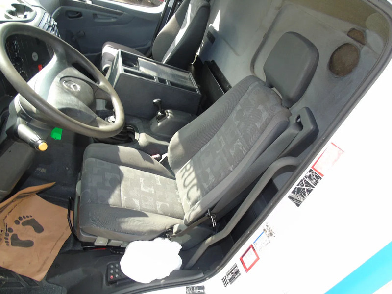 Box truck Mercedes-Benz Atego 1218 + euro 5 + lift: picture 8