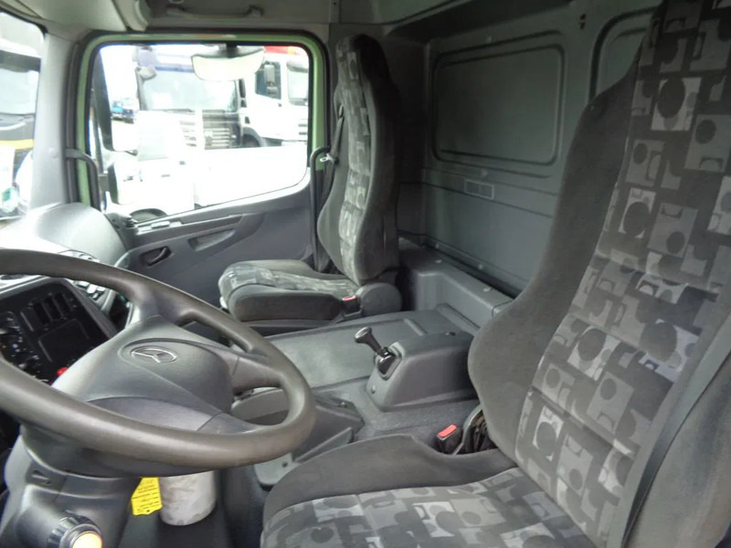 Mercedes-Benz Atego 822 Atego 822 + Euro 5 + Dhollandia lift - Box truck: picture 4 Mercedes-Benz Atego 822 Atego 822 + Euro 5 + Dhollandia lift - Box truck: picture 4