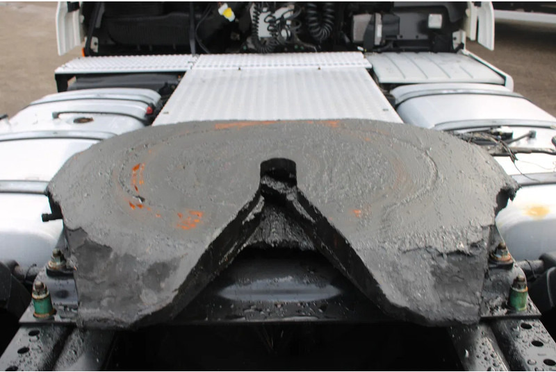 Tractor unit MAN TGX 18.440 + euro 6 + double tank + spoiler: picture 9 Tractor unit MAN TGX 18.440 + euro 6 + double tank + spoiler: picture 9