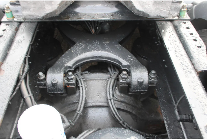 Tractor unit MAN TGX 18.440 + euro 6 + double tank + spoiler: picture 10 Tractor unit MAN TGX 18.440 + euro 6 + double tank + spoiler: picture 10