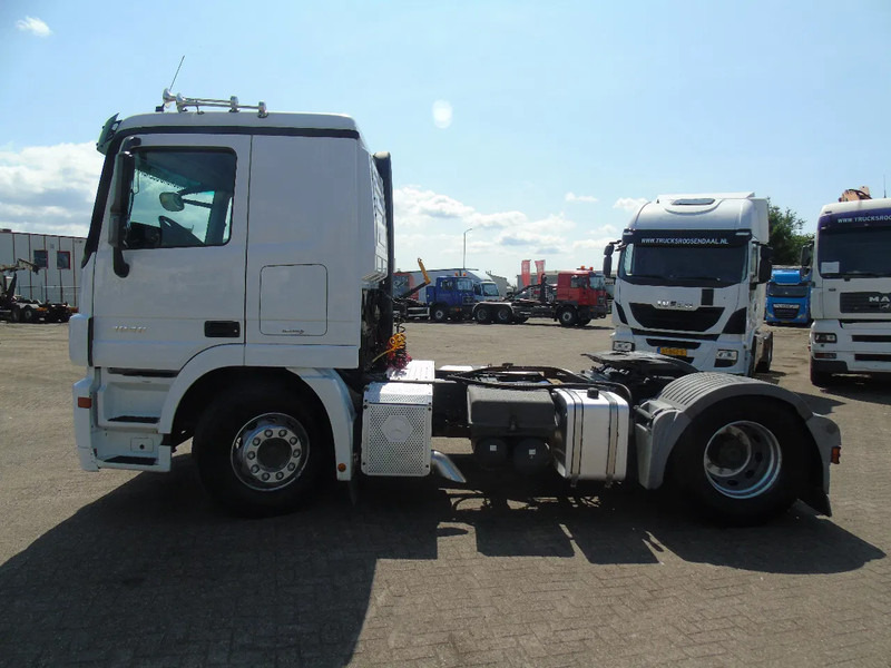 Mercedes-Benz Actros 1846 + RETARDER + EURO 5 + MP3 + 2 PEDALS + PTO - Tractor unit: picture 3 Mercedes-Benz Actros 1846 + RETARDER + EURO 5 + MP3 + 2 PEDALS + PTO - Tractor unit: picture 3