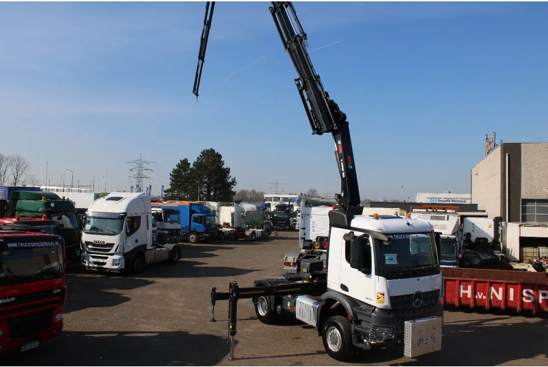 Mercedes-Benz Arocs 2051 + 4X4 + HIAB 302 E6 / JIB 70 X 4 + 10 EXTENTSIONS / NEW!! - Tractor unit: picture 3 Mercedes-Benz Arocs 2051 + 4X4 + HIAB 302 E6 / JIB 70 X 4 + 10 EXTENTSIONS / NEW!! - Tractor unit: picture 3