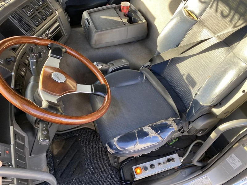 Volvo FM 370 + Euro 5 + Palfinger Z-Q170 Crane + 30ton NCH lift + Container system + hoogsta - Crane truck: picture 5 Volvo FM 370 + Euro 5 + Palfinger Z-Q170 Crane + 30ton NCH lift + Container system + hoogsta - Crane truck: picture 5