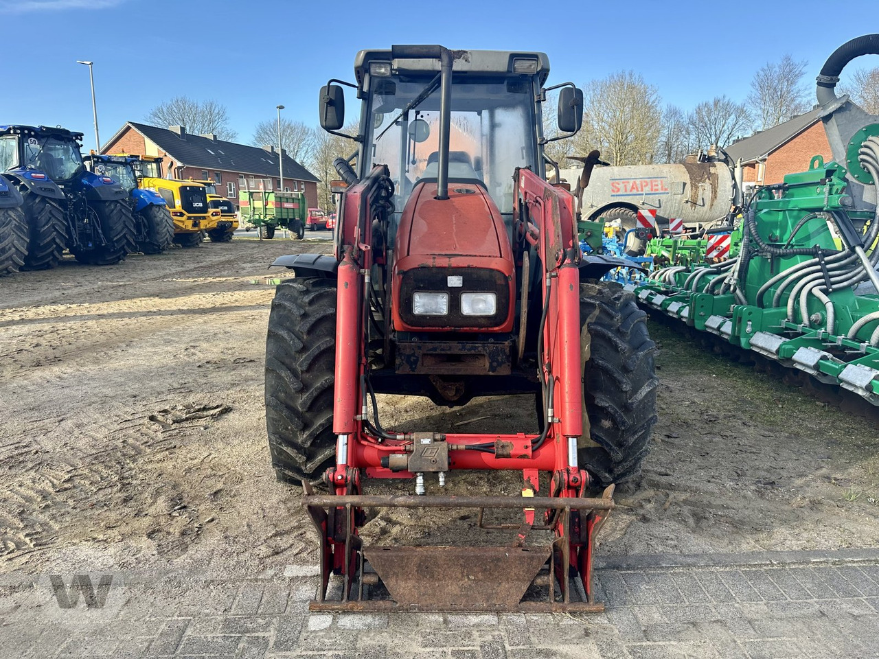 Massey Ferguson 4235 - Farm tractor: picture 3 Massey Ferguson 4235 - Farm tractor: picture 3