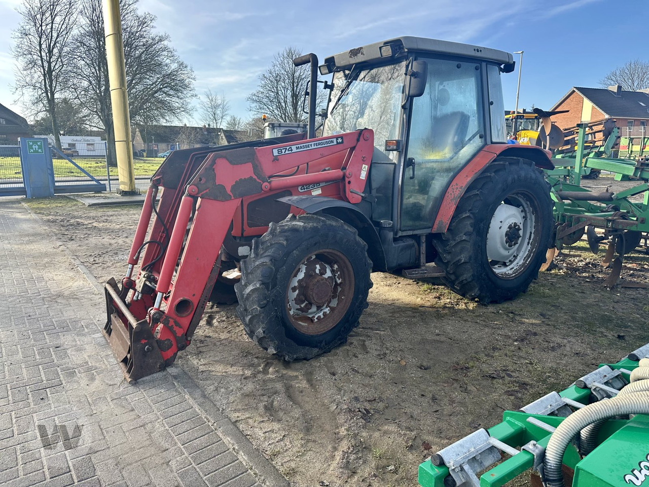 Massey Ferguson 4235 - Farm tractor: picture 2 Massey Ferguson 4235 - Farm tractor: picture 2