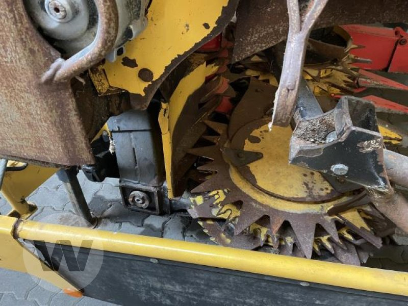 New Holland 490 FIE - Corn header: picture 5 New Holland 490 FIE - Corn header: picture 5