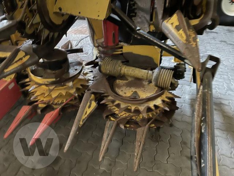 New Holland 490 FIE - Corn header: picture 2 New Holland 490 FIE - Corn header: picture 2