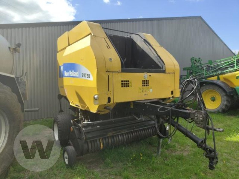 New Holland BR 750 - Round baler: picture 1 New Holland BR 750 - Round baler: picture 1