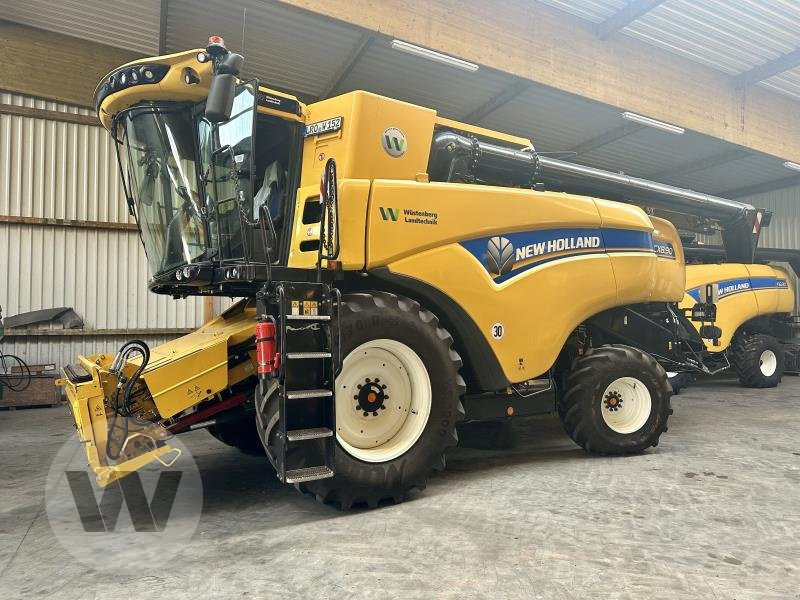 New Holland CX 8.90 - Combine harvester: picture 1 New Holland CX 8.90 - Combine harvester: picture 1