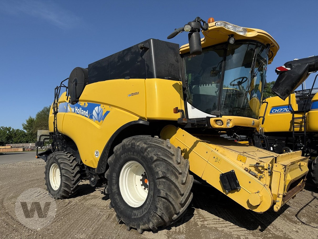 New Holland CX 8090 - Combine harvester: picture 1 New Holland CX 8090 - Combine harvester: picture 1