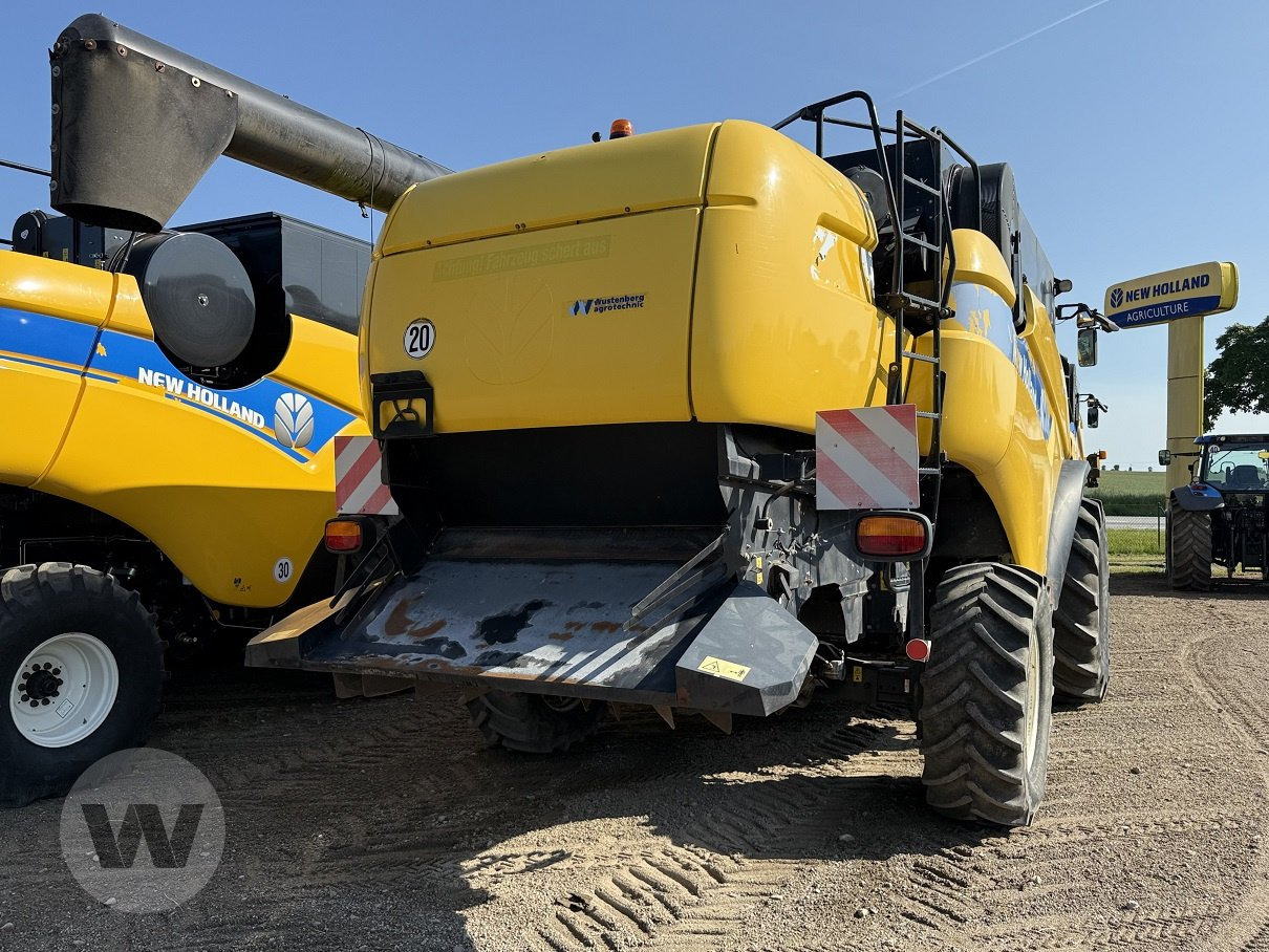 New Holland CX 8090 - Combine harvester: picture 5 New Holland CX 8090 - Combine harvester: picture 5