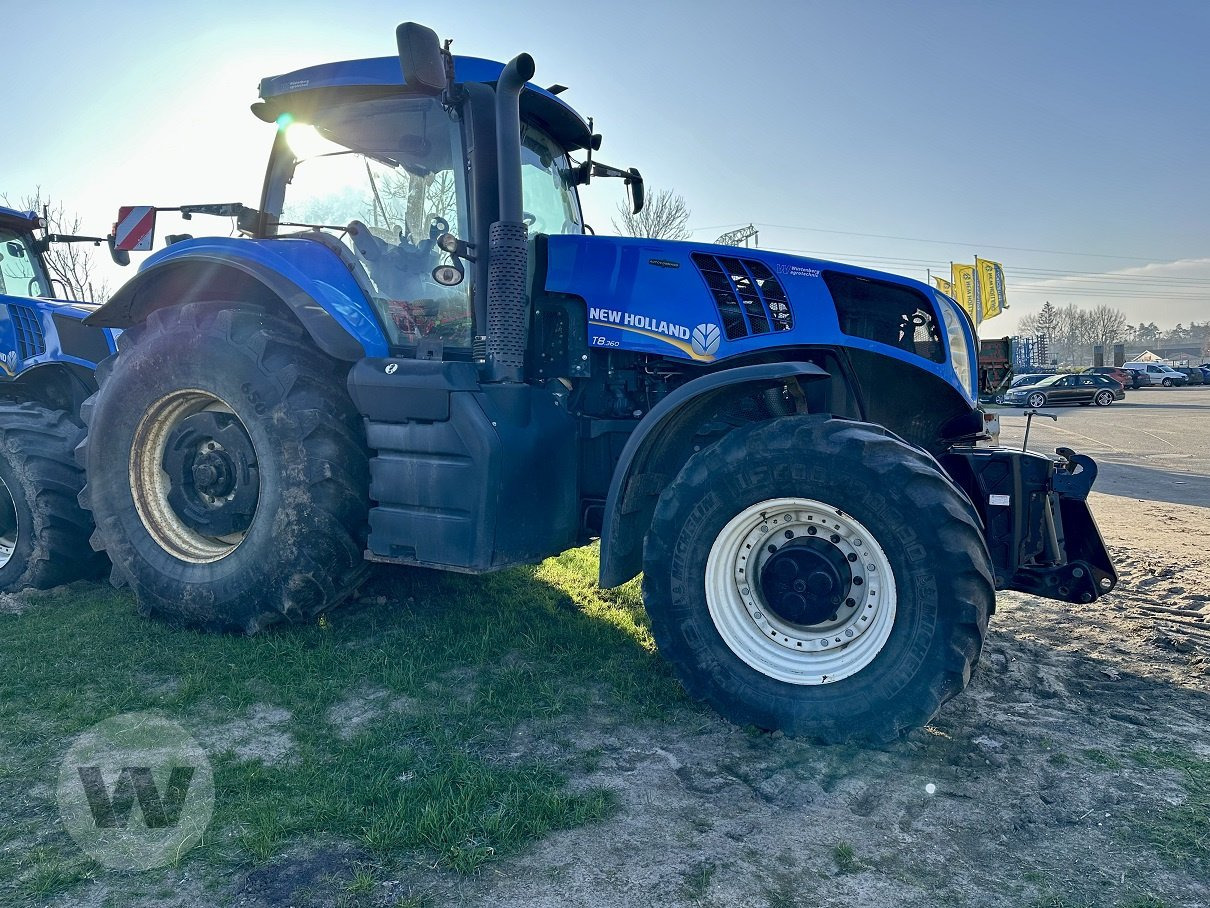 Farm tractor New Holland T 8.360: picture 6