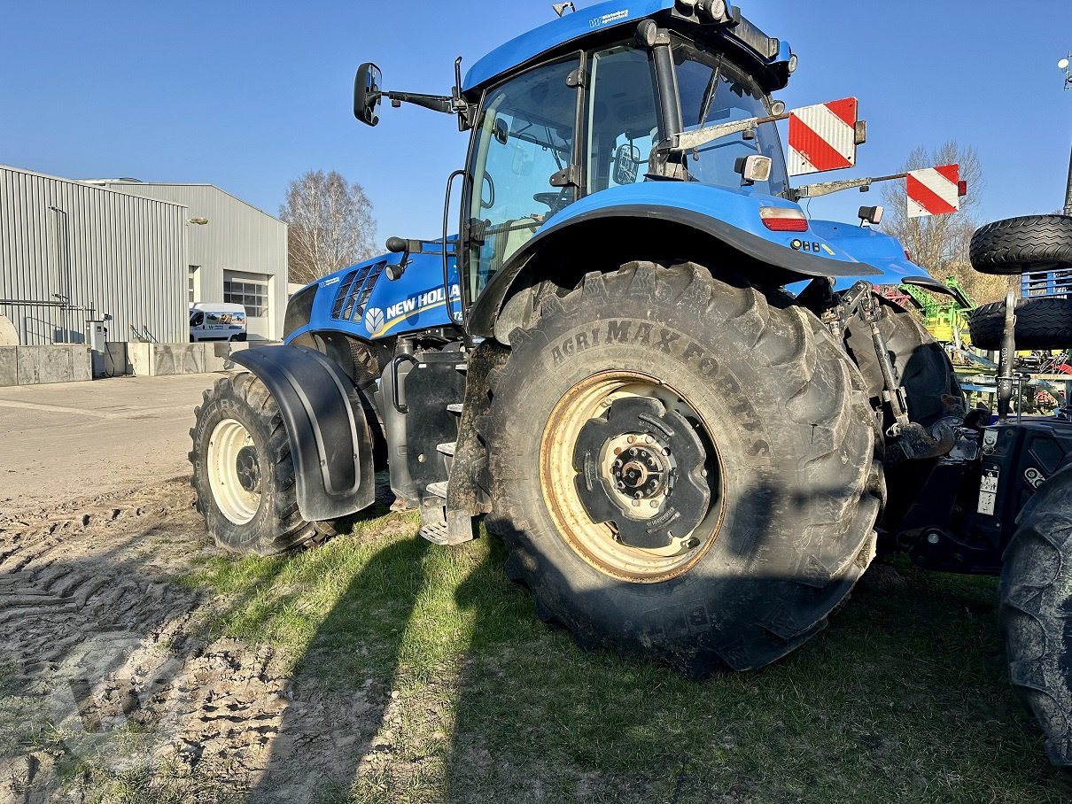 Farm tractor New Holland T 8.360: picture 11