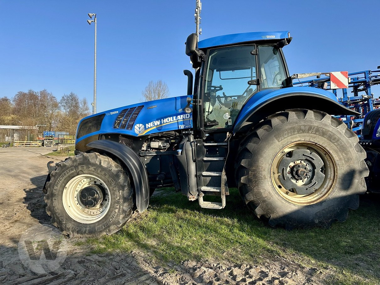 Farm tractor New Holland T 8.360: picture 12