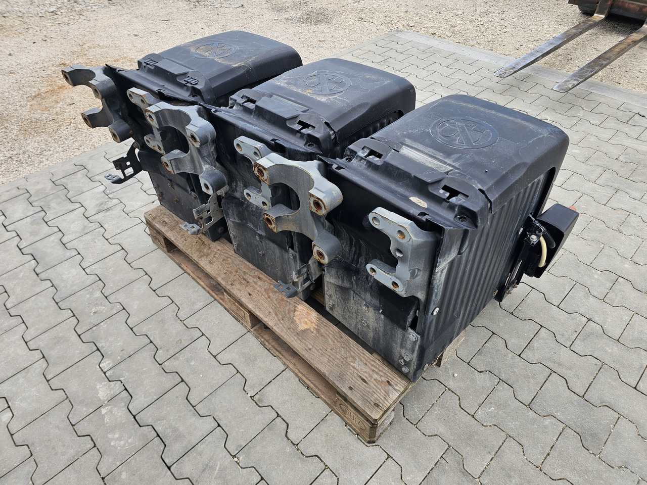 DAF XF106 EURO 6 / VERTICAL BATTERY BOX - Battery: picture 3 DAF XF106 EURO 6 / VERTICAL BATTERY BOX - Battery: picture 3