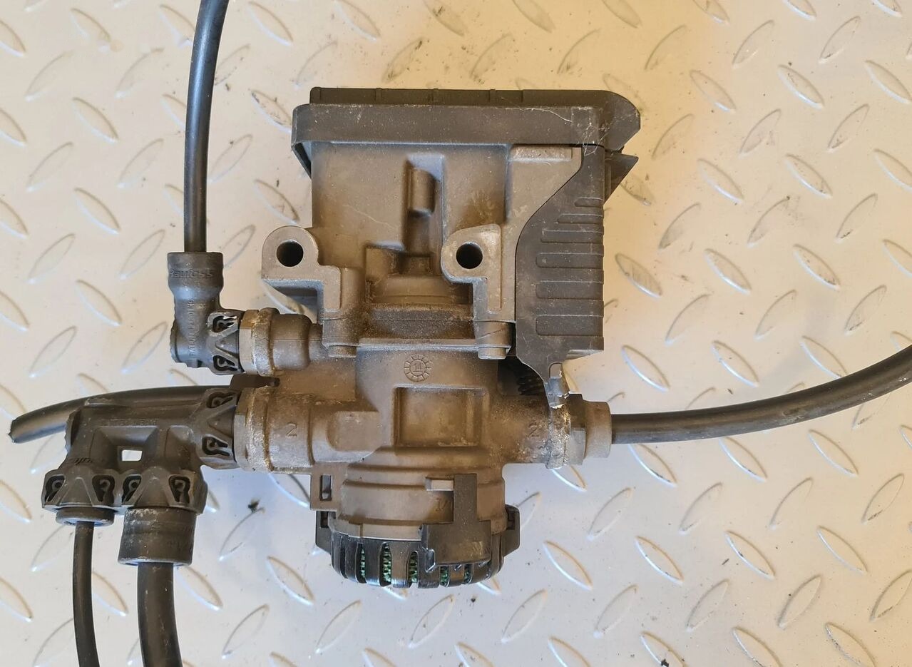 Knorr-Bremse 21114974 K029246 VOLVO FH4 FM4 RENAULT RANGE T truck - Brake valve for Truck: picture 3 Knorr-Bremse 21114974 K029246 VOLVO FH4 FM4 RENAULT RANGE T truck - Brake valve for Truck: picture 3