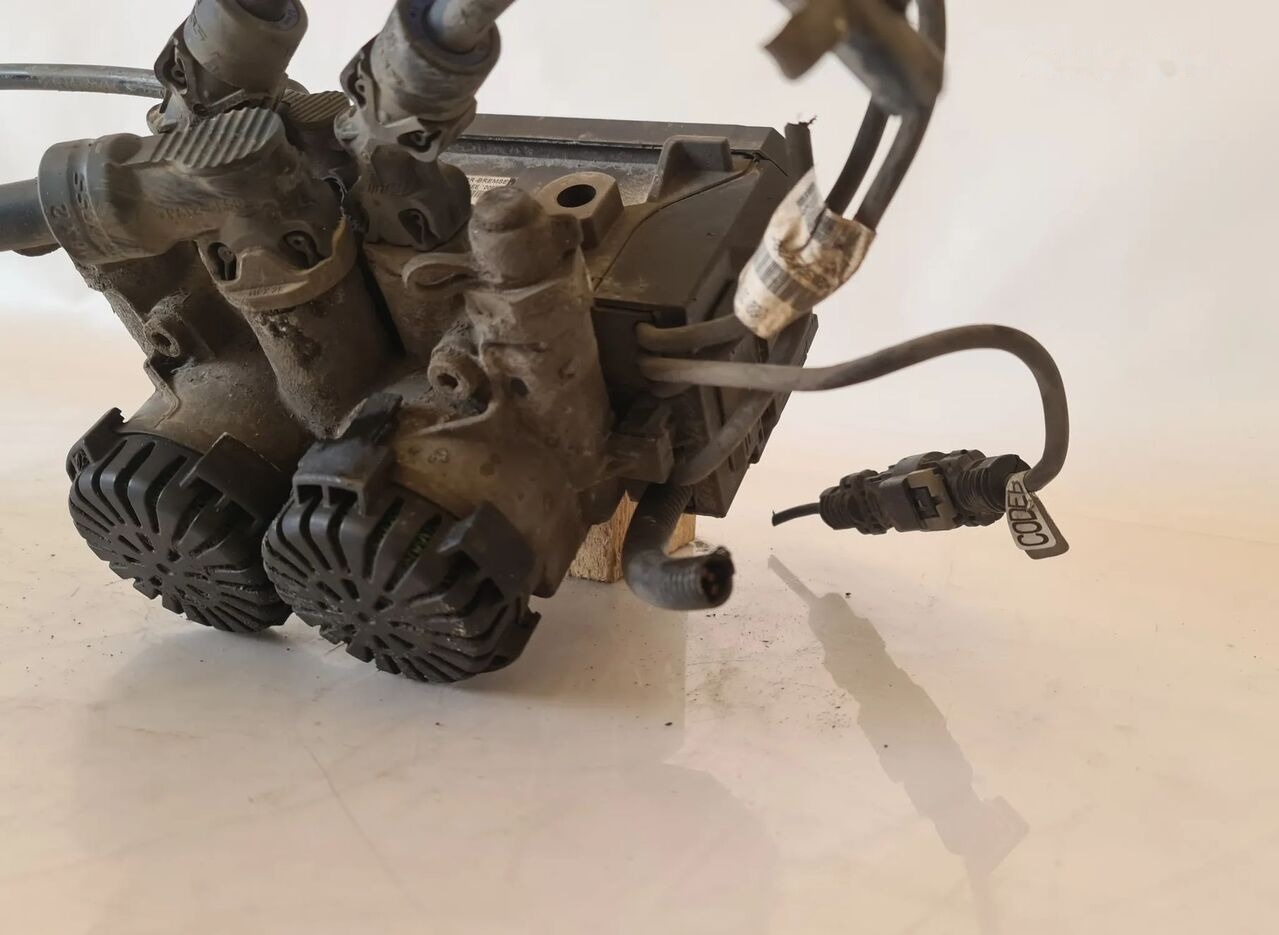 Knorr-Bremse K020022 21122035 Volvo FH FM truck - Brake valve for Truck: picture 3 Knorr-Bremse K020022 21122035 Volvo FH FM truck - Brake valve for Truck: picture 3